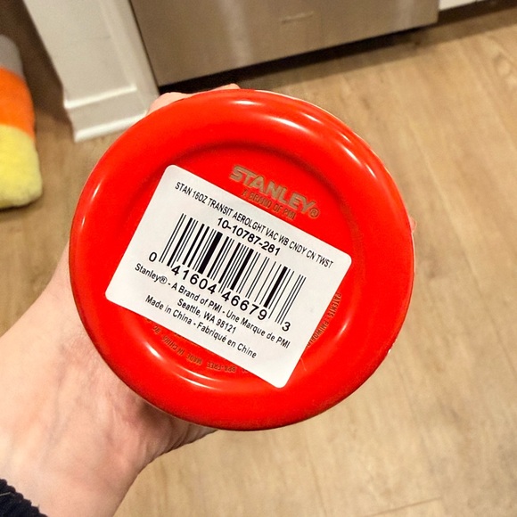 Stanley AeroLight 16oz Insulated Bottle Holiday Candy Cane Red - Picture 2 of 5